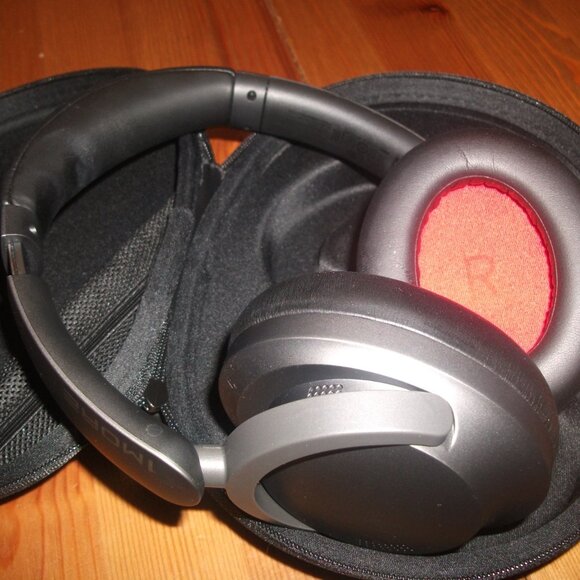 Active Noise Cancelling Headphones, Like New, Bluetooth. - Picture 3 of 4